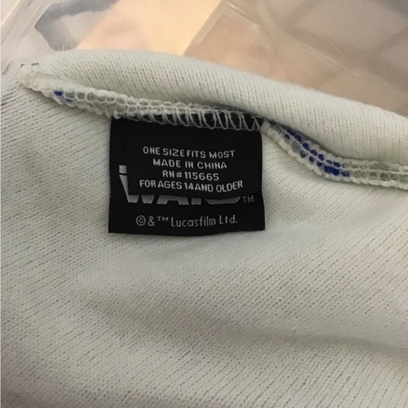 Bundle NWOT 2 Star Wars Caps and 1 Scarf Star Wars BB8 & R2-D2. - Picture 4 of 6